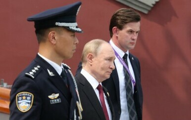 Bivši talijanski premijer ostao šokiran nakon što je vidio Putina: "Dvije osobe su ga pridržavale"