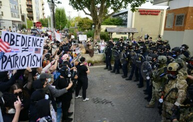 Prosvjednici i federalna vojka koju je Donald Trump poslao u Portland