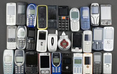 Zbog straha od masovnog digitalnog nadzora, Britanci najavljuju povratak starim modelima mobitela