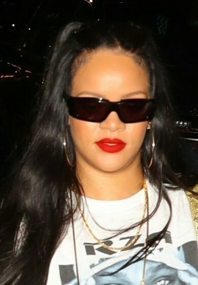 Rihanna u predimenzioniranim čizmama do bedara u New Yorku - 1