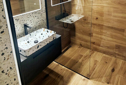 Gabrijela Vidaković iz Siska uredila je svoju kupaonicu u kombinaciji terrazzo pločica i drveta - 6