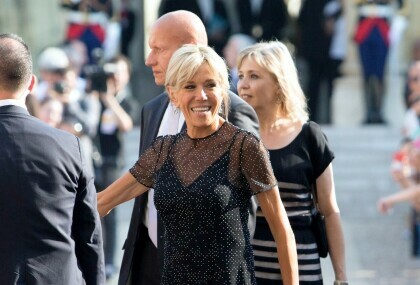 Brigitte Macron u maloj crnoj haljini