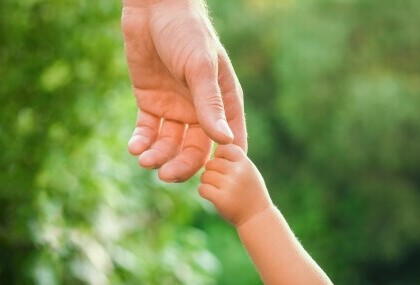 Ruke djeca i unuka