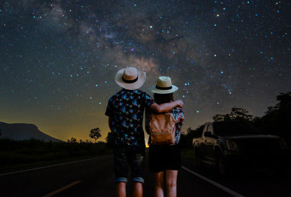 Par gleda zvijezde