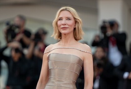 Cate Blanchett na Filmskom festivalu u Veneciji u u metalik Armani Privé haljini