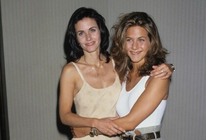 Courteney Cox i Jennifer Aniston 1994. godine