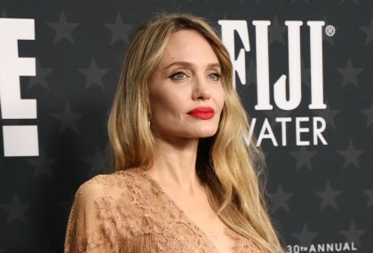 Angelina Jolie na dodjeli nagrada Critics' Choice u haljini Elie Saab