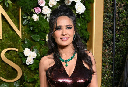 Salma Hayek sa sijedom kosom na 82. dodjeli nagrade Zlatni globus - 5