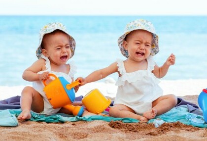 Bebe na plaži
