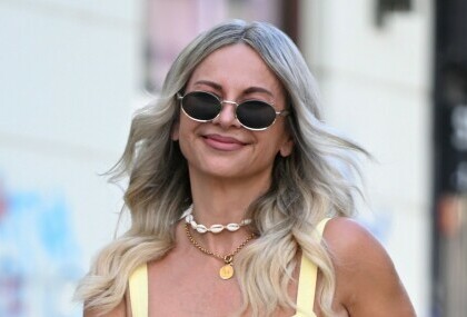 Street style izdanje ljepotice iz Zagreba u maslac žutoj nijansi