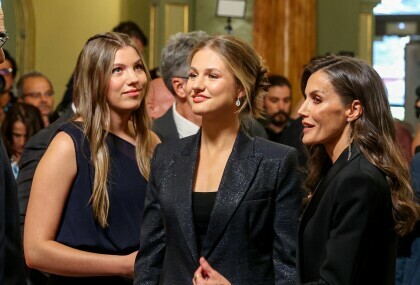 Kraljica Letizia i kćeri na dodjeli nagrada