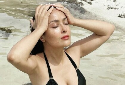 Salma Hayek na svojem Instagramu rado dijeli fotografije s plaže