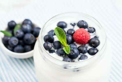 Grčki jogurt i bobičasto voće