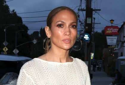 Jennifer Lopez u 'goloj' haljini i platformama otišla na večeru - 8