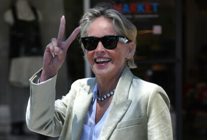 Sharon Stone u ležernom odijelu i cipelama na debelu petu - 1