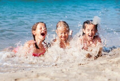 Djeca na plaži
