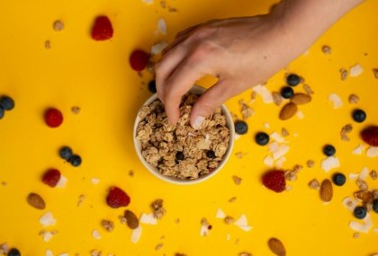 Savršen zalogaj za brzi životni ritam: Pet razloga zbog kojih je granola više od doručka