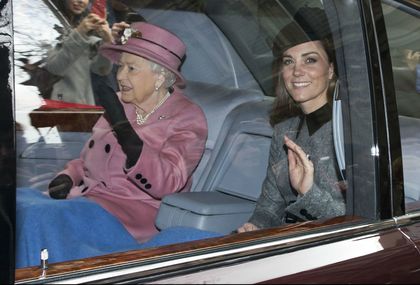 Kraljica Elizabeta i vojvotkinja Catherine Middleton posjetile su King's College u Londonu - 7