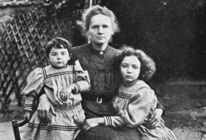 Marie Curie sa svojim kćerima