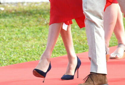 Meghan Markle ostala je etiketa na crvenoj haljini