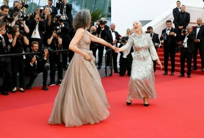 Helen Mirren i Andie MacDowell u Cannesu 2022. godine - 8