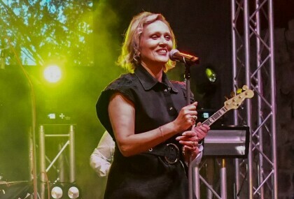 Vanna je nastupila na Bavarinu u maloj crnoj haljini s asimetričnim porubom