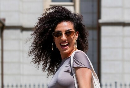 Bijele hlače u street style izdanju ljepotice sa špice
