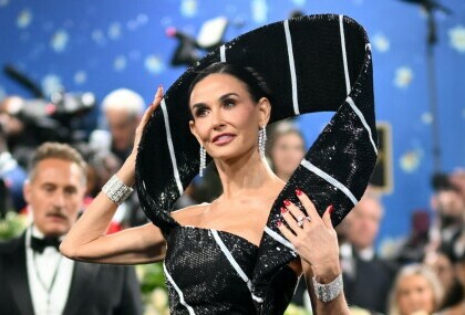 Demi Moore na Met Gali u haljini inspiriranoj kravatom - 3
