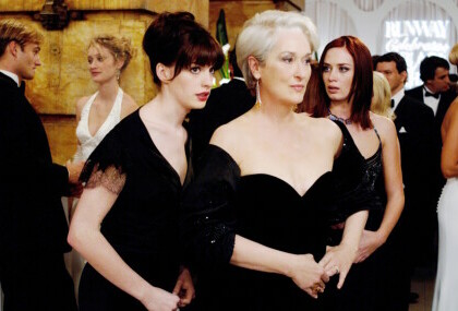 Andy (Anne Hathaway), Miranda (Meryl Streep) i Emily (Emily Blunt)