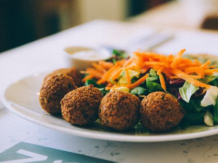 Falafel u Zrno bio bistrou