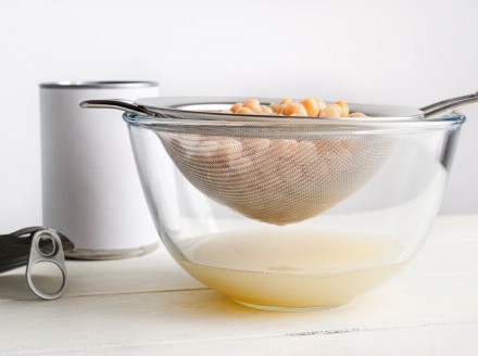 Tekućina iz konzerve slanutka ili graha zove se aquafaba