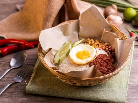 Malezijski doručak nasi lemak