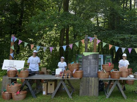 Svake subote od 10 do 20 sati, na livadi kod drugog jezera u parku Maksimir, a ulaz je besplatan