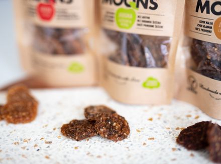 Fruit Moons su ručno rađeni od cjelovitog voća i orašastih plodova