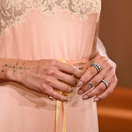 Manikura Zoe Kravitz na dodjeli Zlatnih globusa