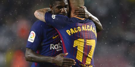Samuel Umtiti i Paco Alcacer (Foto: AFP)