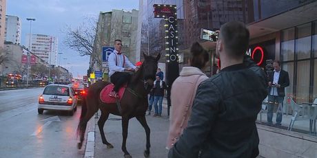 Berto Pletikosić na maturalnu došao na konju (Foto: Dnevnik.hr) - 2