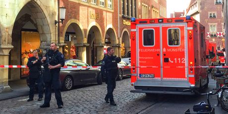 Njemačka policija osigurava mjesto napada kombijem u Münsteru (Foto: AFP)