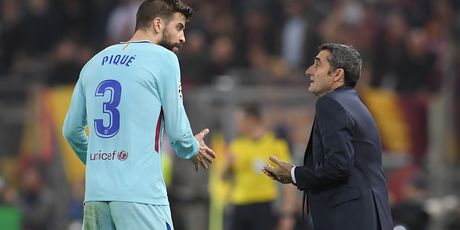 Pique i Valverde (Foto: AFP)
