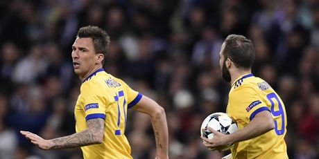 Mandžukić i Higuain (Foto: AFP)