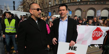 Zekanović i Ilčić na prosvjedu protiv Istanbulske konvencije (Foto: Pixell)