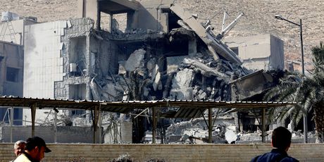 Uništena sirijska postrojenja (Foto: AFP) - 4