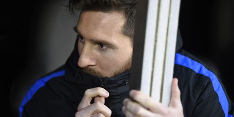 Messi na klupi Barcelone (Foto: AFP)