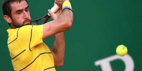 Marin Čilić igra backhand u Monte Carlu (Foto: AFP)