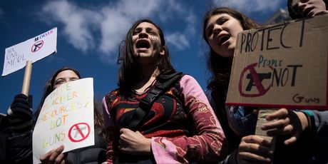 Američki učenici prosvjeduju za stroži nadzor oružja (Foto: AFP) - 2