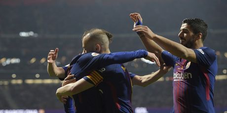 Andres Iniesta slavi (Foto: AFP)