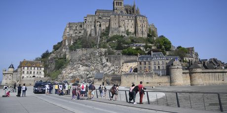 Mont Saint-Michel evakuiran zbog muškarca koji prijeti policiji (Foto: AFP)
