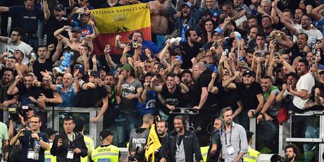 Slavlje navijača Napolija (Foto: AFP)