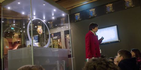 Zlatni kovčežić sa srcem francuske kraljice (Foto: AFP)