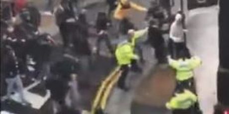 Neredi u Liverpoolu (Screenshot)